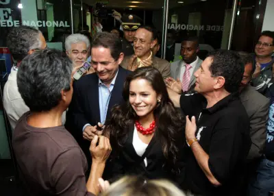 Clemencia Vargas pide unidad y rumbo para Colombia en funeral de su padre