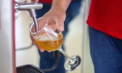 Colombianos prefieren cerveza en casa: nueva tendencia de consumo