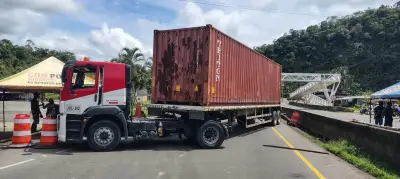 Continúa cierre total en vía Buenaventura-Buga por protestas de mineros