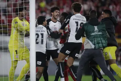Corinthians amarga triunfo de Santa Fe con gol al 92 en la Copa Libertadores