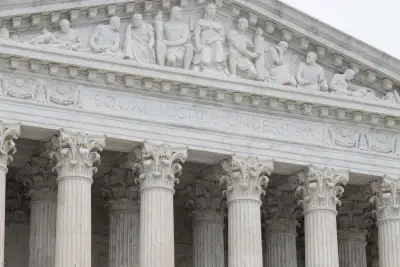 Corte Suprema de EE.UU. suspende restricciones a píldora abortiva
