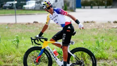 Egan Bernal sufre en Blockhaus y cae en la general del Giro de Italia 2026