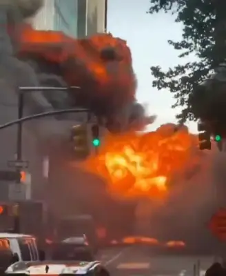 Explosión de carro genera bola de fuego cerca de la Estatua del Toro en Nueva York