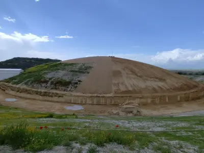 Grecia revela nuevos hallazgos en la tumba de Kasta, la más grande de la Antigua Grecia