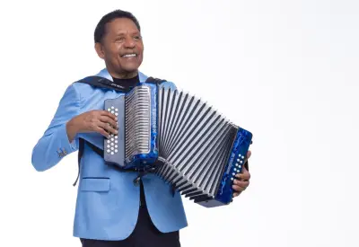 Israel Romero: 50 años del 'Pollo Irra' impulsando el vallenato