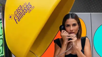 Jefe sanciona a Valentino y Beba por hablar en el baño del poder