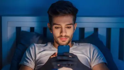 Jóvenes pasan más de 5 horas al día frente a pantallas: estudio