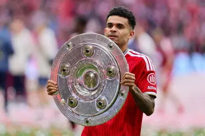 Luis Díaz celebra título de Bundesliga con Bayern Múnich