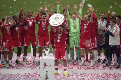 Luis Díaz viral por divertido error con trofeo de Bundesliga