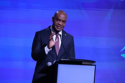 Luis Gilberto Murillo declinaría candidatura y se uniría a Iván Cepeda