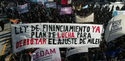 Masiva marcha en Argentina contra recortes de Milei a universidades públicas