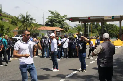 Minga indígena bloquea peajes en Autopistas del Café en Caldas