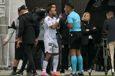 Neymar, al centro de polémica arbitral a horas de conocer su convocatoria al Mundial