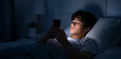 Pantallas nocturnas alteran el sueño de la Generación Z, según estudio