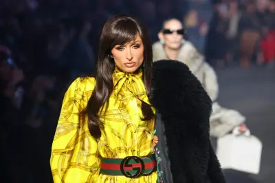 Paris Hilton y Cindy Crawford desfilan para Gucci en Times Square