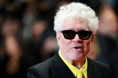 Pedro Almodóvar emociona en Cannes con 'Amarga Navidad'