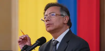 Petro sugiere cambiar a carros eléctricos tras alza de la gasolina y genera polémica