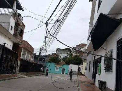 Preocupación en Floridablanca por cables sueltos que ponen en riesgo a la comunidad