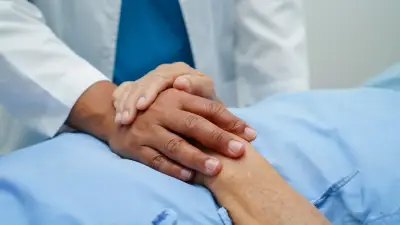 Presentadora Sara Gore confirma en vivo que tiene cáncer de mama