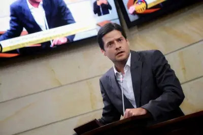 Senador liberal renuncia para apoyar a De la Espriella