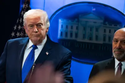 Tribunal suspende fallo que frenaba aranceles globales del 10% de Trump