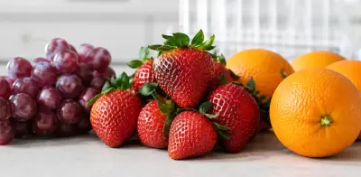 Uvas, fresas y naranjas lideran la lista de frutas con más pesticidas en Europa, según estudio de la EFSA