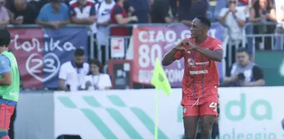 Yerry Mina anota gol clave para salvar al Cagliari en la Serie A