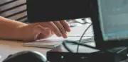 1 de cada 10 trabajadores en Colombia ve pornografía desde su trabajo