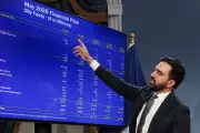 Alcalde de Nueva York logra equilibrar presupuesto sin subir impuestos