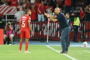 América de Cali viaja a Bogotá con tres regresos clave para enfrentar a Santa Fe