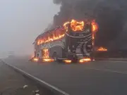 Atacan dos buses en El Cerrito, Santander: uno incinerado y otro baleado