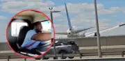 Avión de United Airlines golpea poste y roza camión al aterrizar en Newark