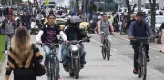 Bogotá: 62 multas diarias a motos por invadir andenes y ciclorrutas