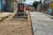 Cartagena pavimenta la Transversal 60 en El Pozón tras 25 años de abandono
