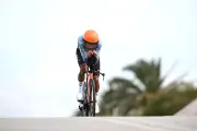 Compañero de Egan arrasa en contrarreloj del Giro; colombiano pierde tiempo