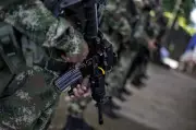 Condenan a soldados por vender armas a grupo criminal en Valle del Cauca