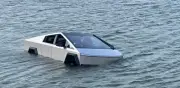 Conductor arrestado por probar Tesla Cybertruck en lago en Texas