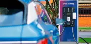 Crisis de cargadores para autos eléctricos en Colombia: ventas se disparan, infraestructura se queda atrás