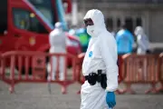 Desembarco en Tenerife del crucero con brote de hantavirus avanza sin novedades