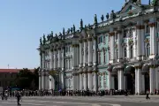 Detienen a hombre por sentarse en el trono imperial del Museo Hermitage