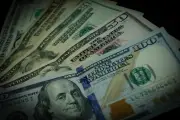 Dólar en Colombia se mantiene sobre $3.700 en jornada de alta volatilidad
