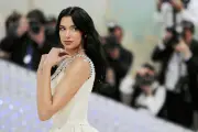 Dua Lipa destaca la traducción literaria en inauguración del Booker Prize