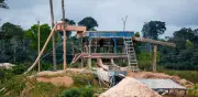Ecuador destruye 67 campamentos de minería ilegal en parque protegido cerca de Perú