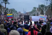 España eliminará permisos humanitarios para venezolanos por pacto migratorio UE