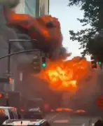 Explosión de carro genera bola de fuego cerca de la Estatua del Toro en Nueva York