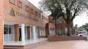 Extrabajadores de la Clínica Juan N. Corpas protestan por salarios impagos
