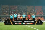 Flamengo exige victoria en mesa tras caos en Medellín