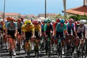 Giro 2026: Egan Bernal sobrevive al susto y se mantiene cuarto en la general