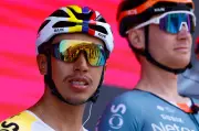 Giro Italia 2026: Egan Bernal sube al podio tras etapa 2 y pelea liderato