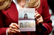 Gobierno defiende nuevo modelo de pasaportes en Colombia